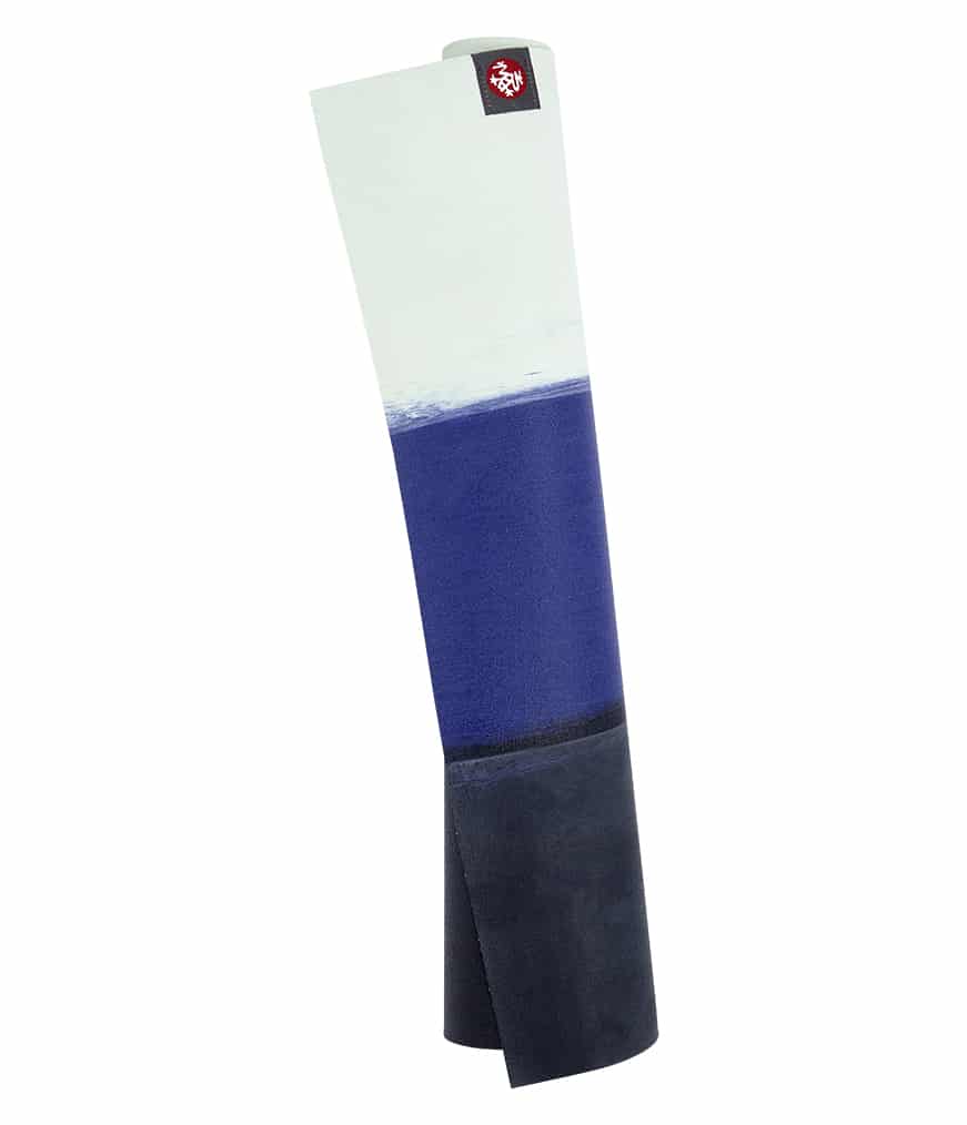 Manduka eKO SuperLite Yogamat Rubber Zwart-Blauw-Wit - 1.5 mm – Surf Stripe – 180 x 61 cm